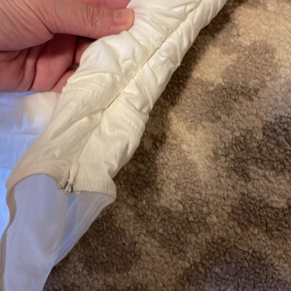 Kittenish Starla White Puff Sleeve Bodysuit SIZE L NWT - Picture 5 of 5